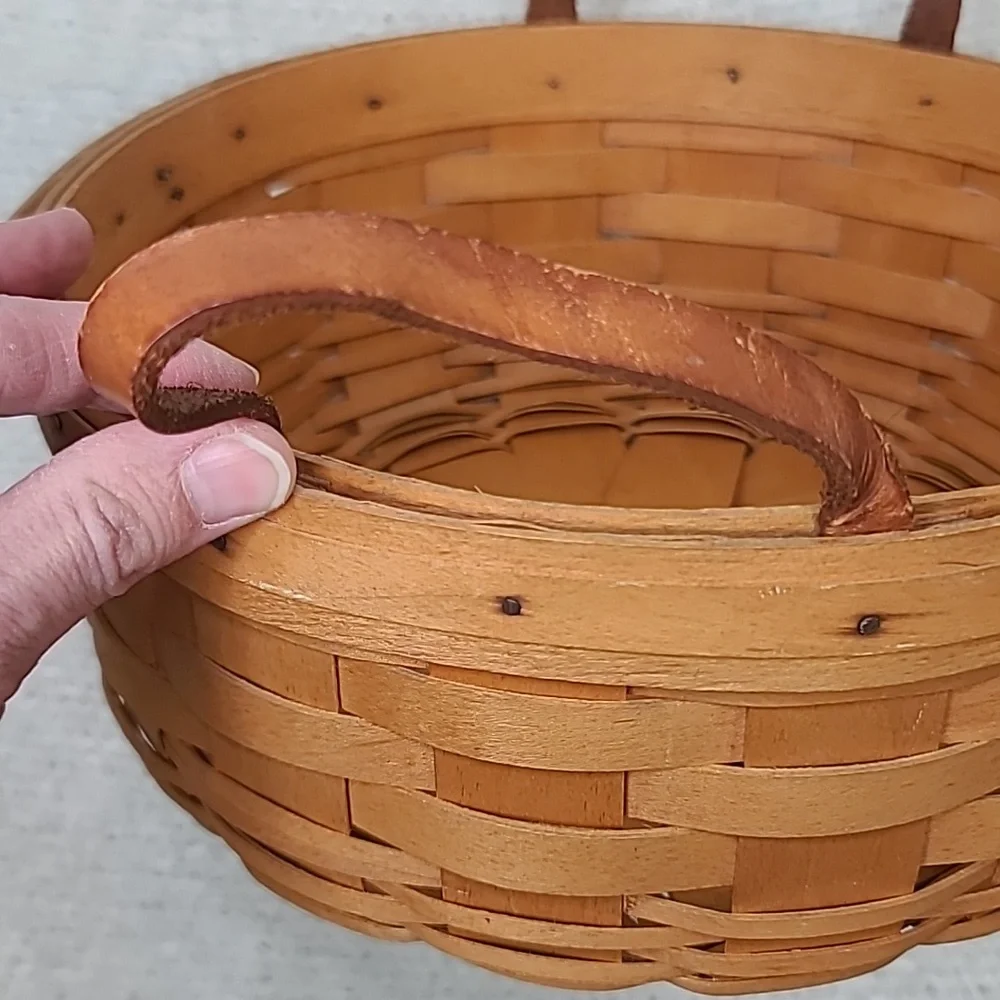 Longaberger Vintage 1997 Classic Darning Basket 15504 with Insert